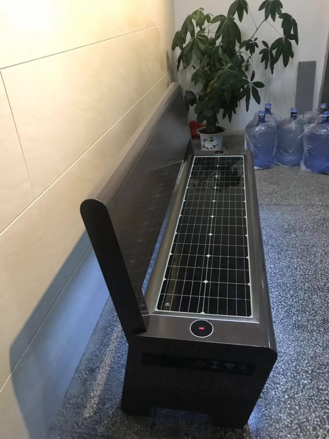 太阳能智能充电椅